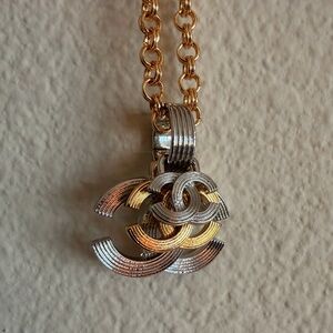 ✨Vintage Chanel CC Interlocking Pendant Necklace Gold & Silver Tone✨
